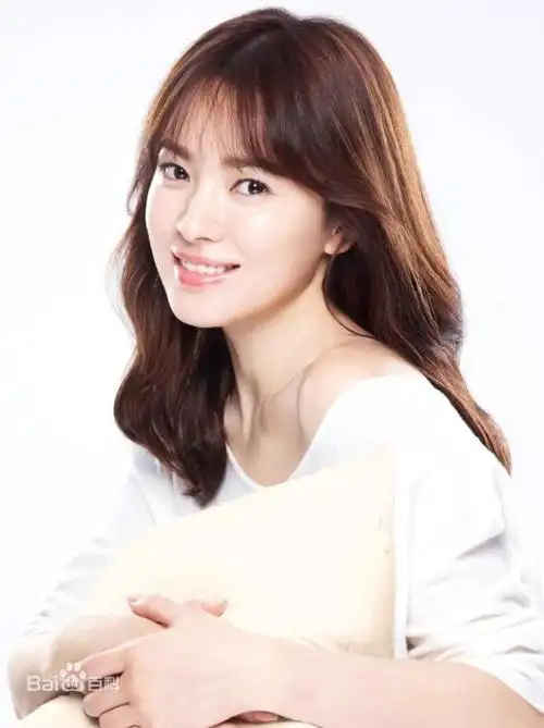 宋慧乔1981年11月22日出生于韩国大邱广域市韩国影视女演员