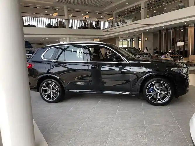 宝马x5 xdrive40i 尊享型m运动套装 宝石青/咖内 现车平价销售