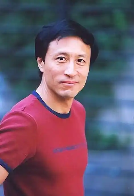 梦华录里的恶人王洛勇,60岁演诸葛亮走红,他的坚强后盾是妻子_丁宁