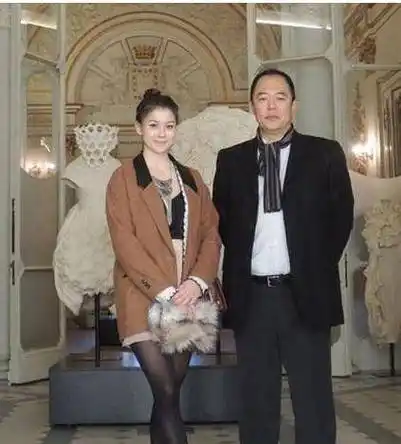 原创张铁林的混血女儿长大了颜值高到犯规这才是真正的格格