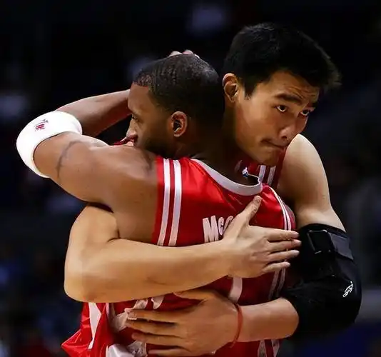 那些年那些队-2004火箭队(04-05赛季)_姚明_麦迪_组合