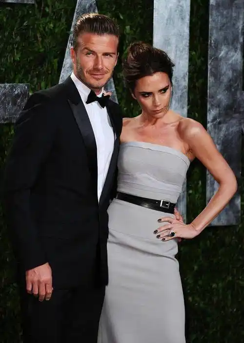 贝克汉姆和助理在车内激吻,妻子维多利亚这么说……_生活_夫妻_男人