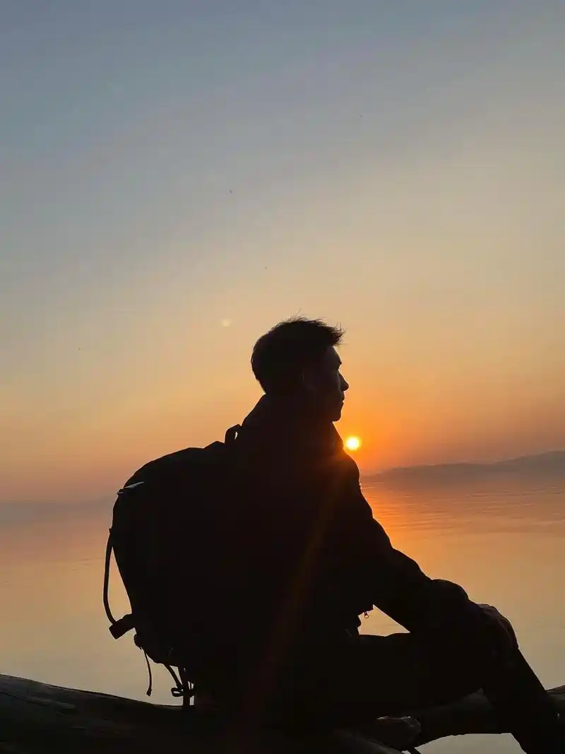 追一场日落是超级浪漫的事 一个人的时候就与落日比肩  微醺 - 抖音