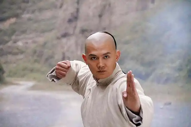 霍元甲和慈禧的保镖比武,两招就转身离去,知情者:对方纹丝未动