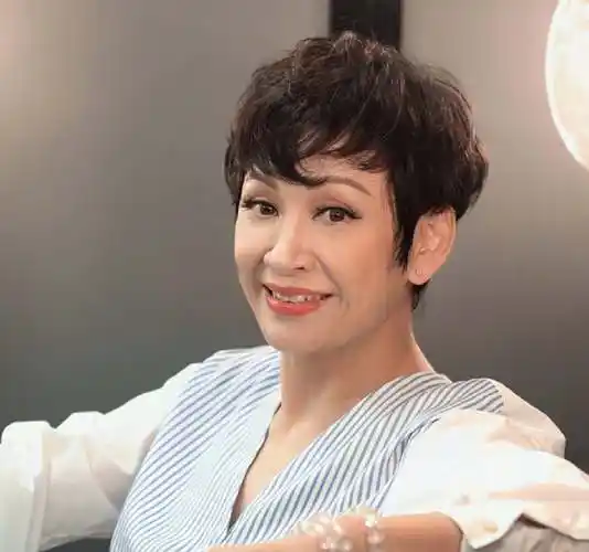 恭喜!周润发前妻余安安宣布再度当外婆,大女儿二胎平安生子