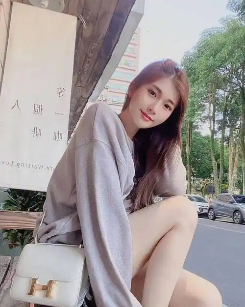 ins辣妈台湾最火女神谢薇安vivian带球撞人ig被封