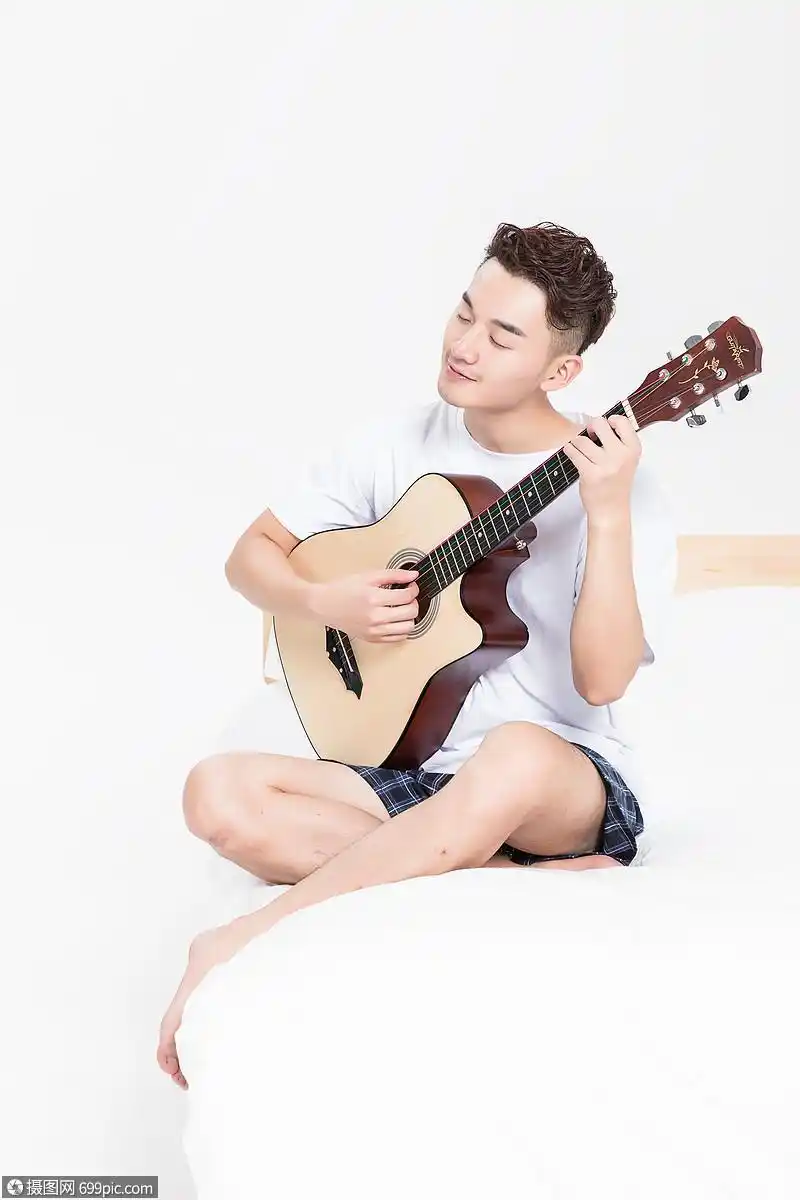 会弹吉他的男生
