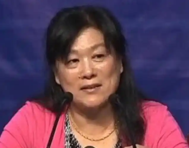 "最帅唐僧"徐少华的传奇一生:不顾反对娶丑妻,今妻子成就惊人