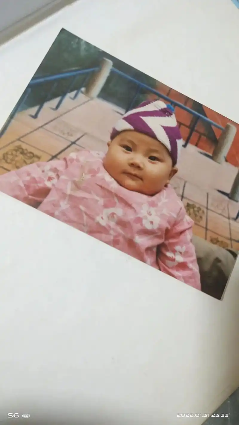 吃完年夜饭心血来潮翻开了小时候的照片感慨时光匆匆新年快乐