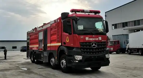 奔驰大流量泡沫消防车