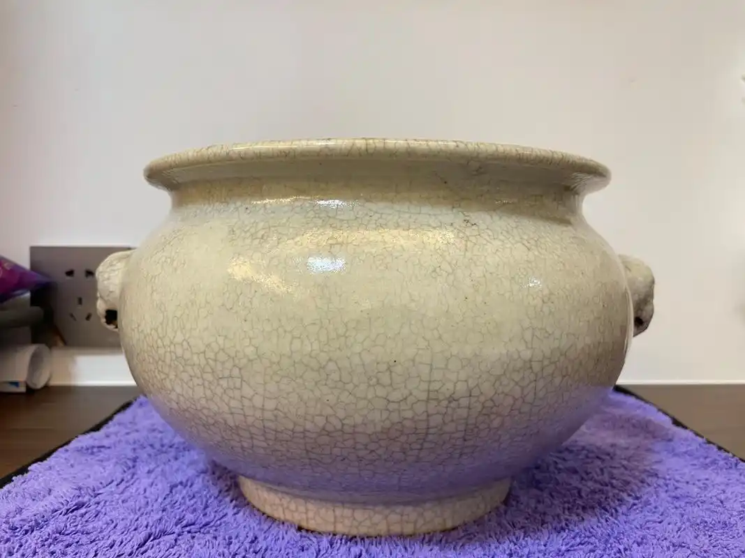 清代中晚期传世哥釉大香炉 规整饱满圆润