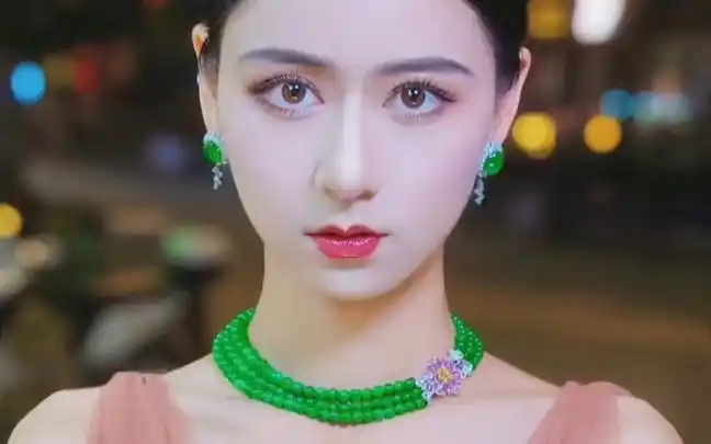戴上这套1000的翡翠,女明星那味儿,突然就拿捏住.