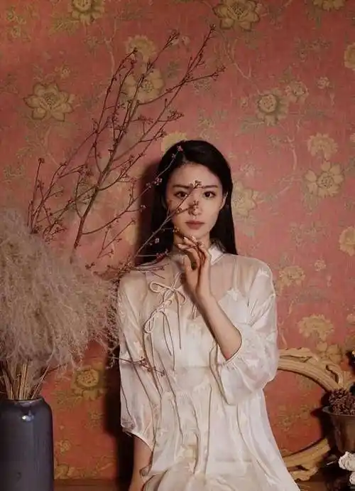 蠢萌贵妃王楚然,曾是马思纯的神仙"表妹",私服俏皮又可爱_风格_衬衫