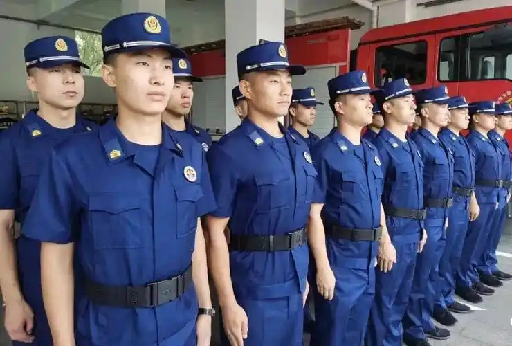 新形象亮相全省专职消防员文员统一换装