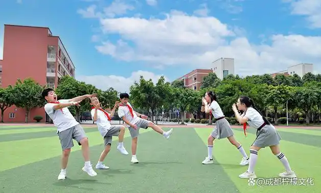 小学毕业照是小学生时期的重要纪念方式,拍摄方案应当充分考虑学生