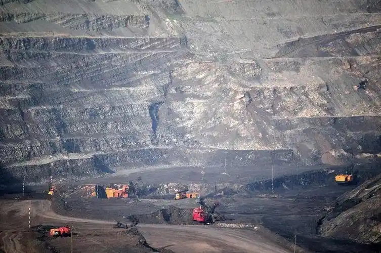 回顾:55米厚的煤层开采了118年,中国的露天煤矿,现在