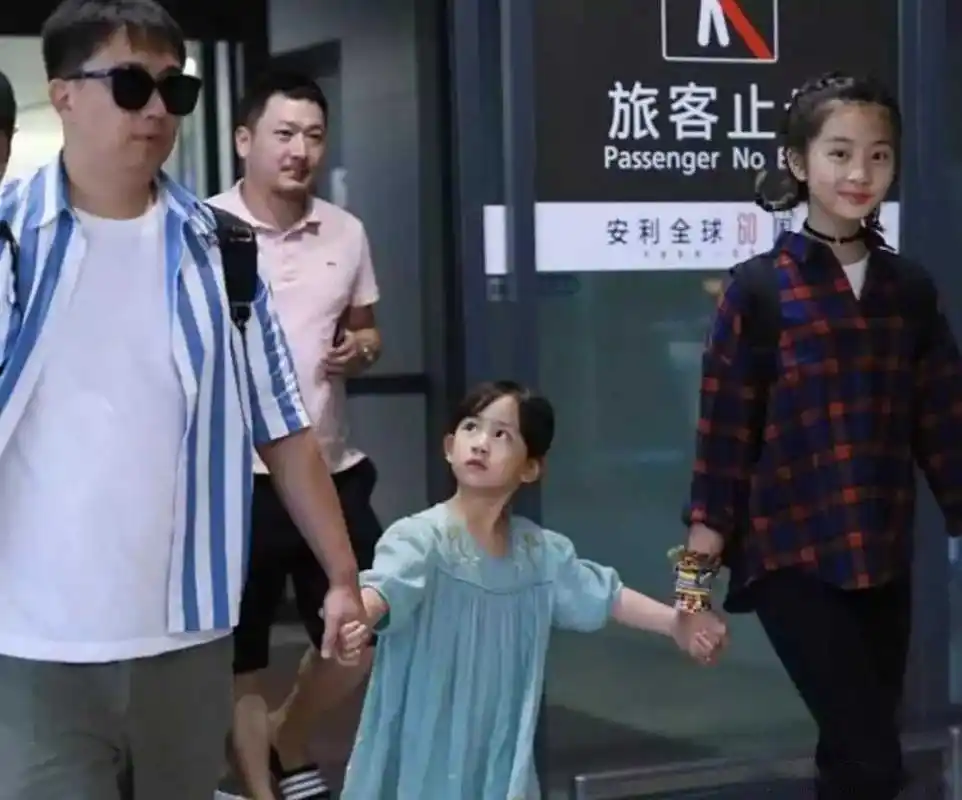黄磊女儿黄少艾才是"开挂式"长大,才几年颜值就反超多多,甚至有人说她