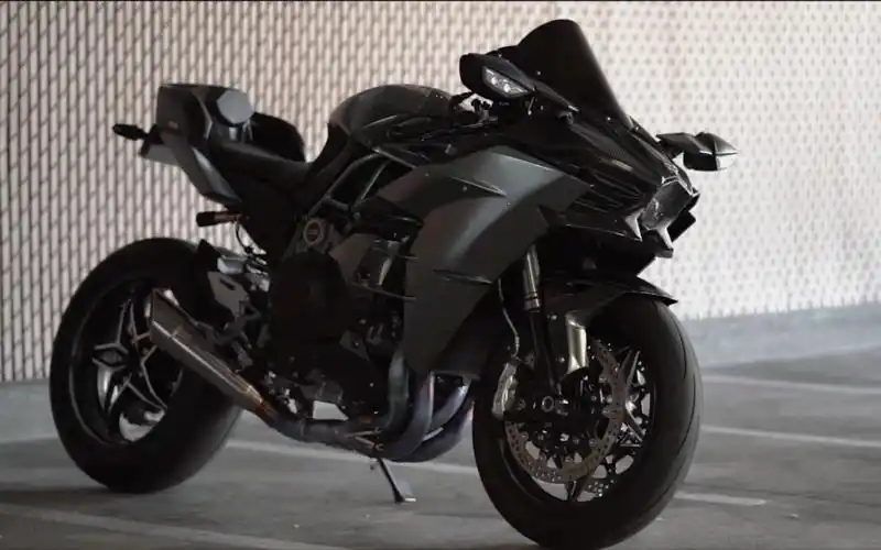 你这车挺帅的,得一万多吧?# kawasaki ninja h2黑武士