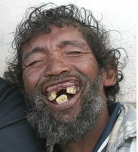 这张丑男照片要是发给女生看,估计女生都会被看吐了.不过这有可能仅仅