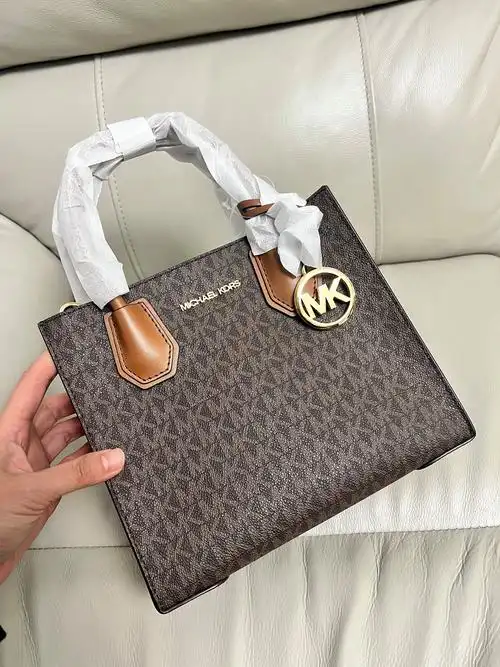 mk包包现在真的好便宜啊,质量也很好!