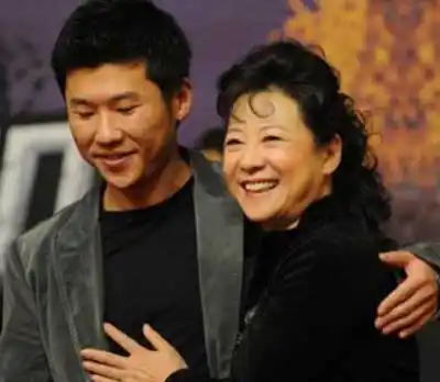 王馥荔与老公王群七十年代旧照