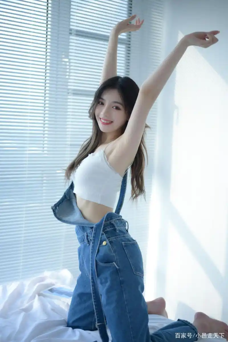 许杨玉琢白色吊带性感写真