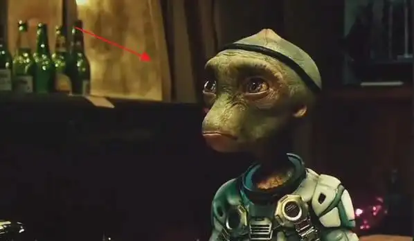 疯狂的外星人奇卡也有啤酒肚怪不得离开地球时带的全是酒