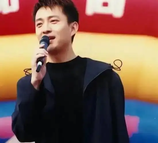 "前央视最帅主持人"亚宁,曾是医学高材生,如今是上市