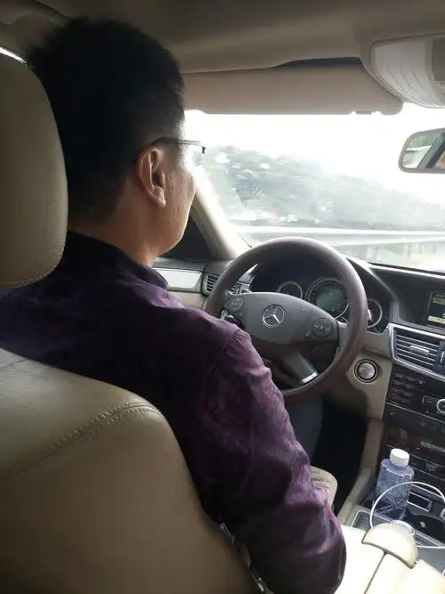 田总开车的样子真帅