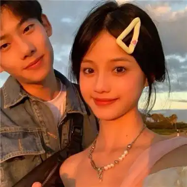 有朝气的阳光点的情侣头像