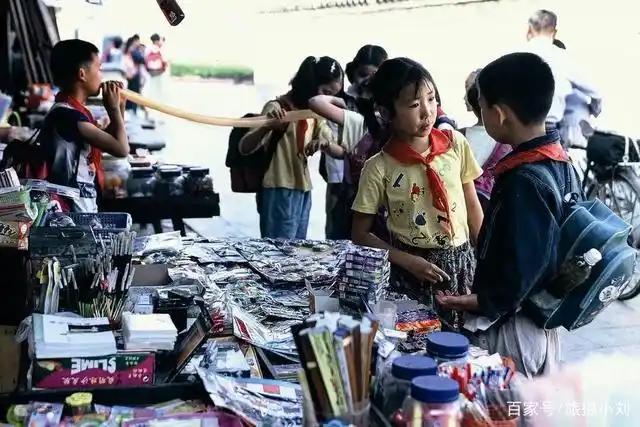 38张偷拍8090后老照片,明明不认识,却似曾相识