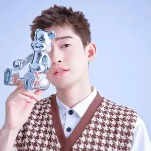 张翰女朋友头像