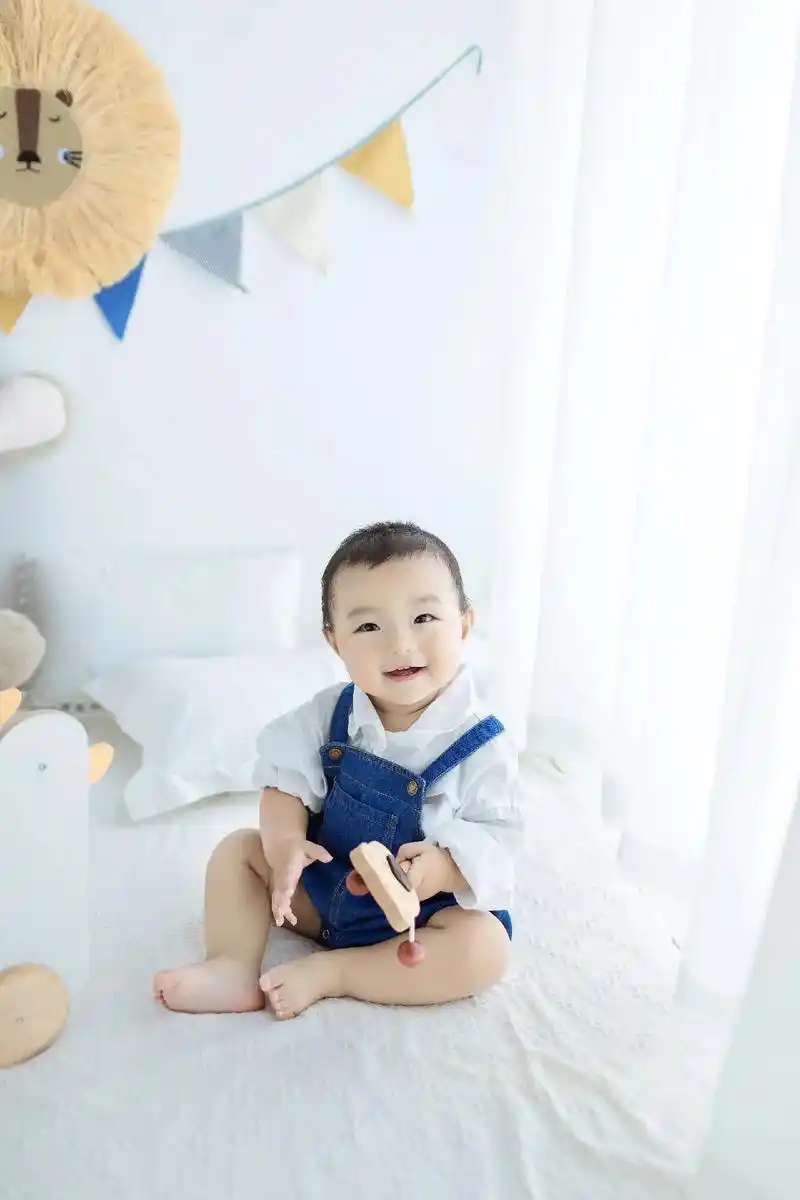 儿童摄影.明君摄影 儿童 一周岁室内  - 抖音