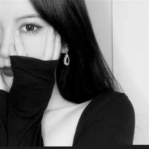 美女头像图片气质侧面黑白