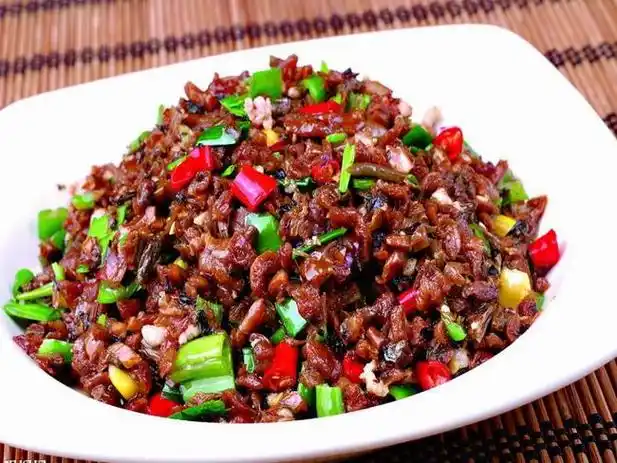 1,小炒肉小炒肉在湘菜中的地位那绝对是不可撼动的,[bai]是湖南人日常