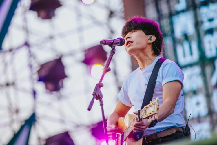 新裤子赵雷谢天笑二手玫瑰加盟2021新青年音乐节官宣