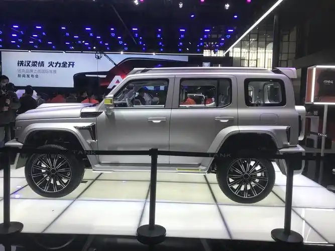 赛博坦克300实车看起来很出彩气势上不输奔驰大g