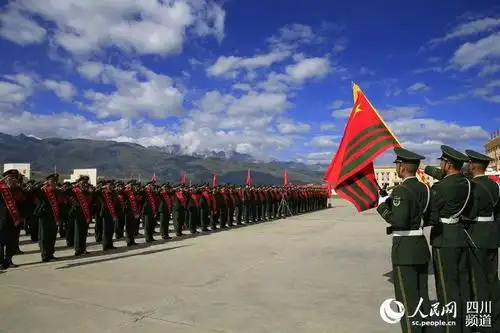 卸下"军衔"的那一刻!武警四川省总队退役士兵向军旗告别