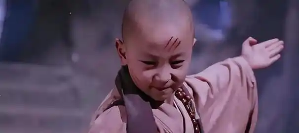 释小龙是一位童星,他最初以武林旋风小子那种可爱活泼的形象走进了