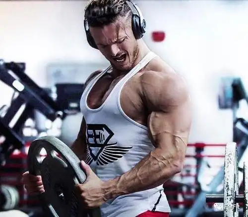 4种经典弯举训练,让肱二头肌膨胀,打造山峰般的手臂肌肉线条