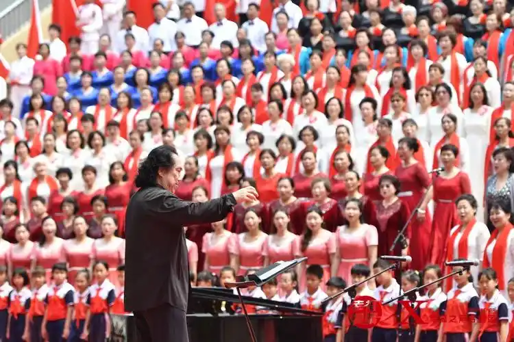 广州南沙榄核千人大合唱 唱响星海故里|英雄花开英雄城_腾讯新闻