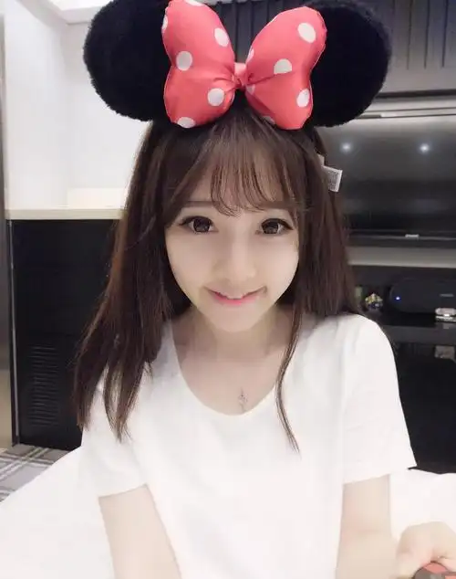 美女主播冯提莫生活照