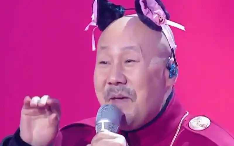 腾格尔又不正经了,硬核翻唱《学猫叫》,网友:辣眼睛!