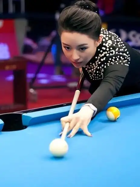 42岁台球女神潘晓婷状态真赞,肤白貌美身材火辣,为啥还单着呢