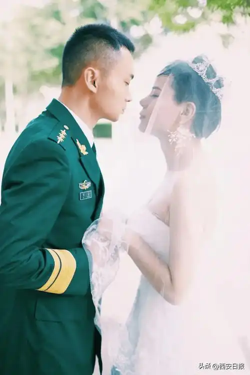 少校女助理嫁给上士车管家和爱人一起并肩战斗