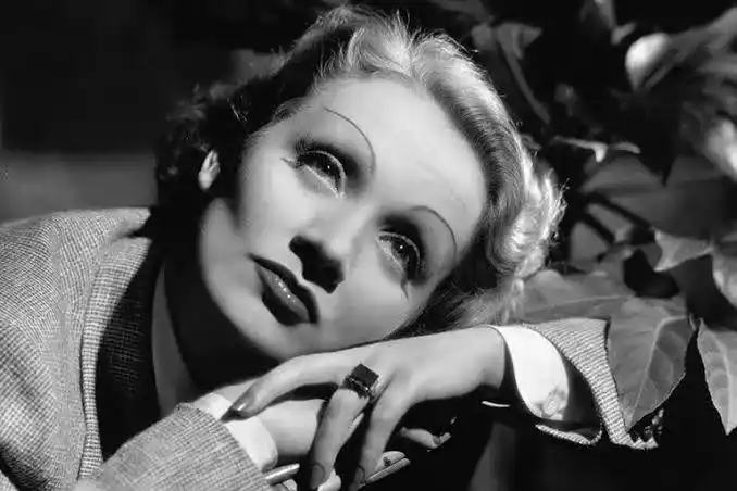 是20世纪二,三十年代好莱坞唯一可以与葛丽泰·嘉宝分庭抗礼的女明星