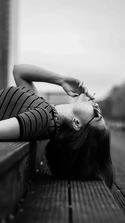 欧美美女抽烟背景,高清图片,手机锁屏桌面-壁纸族