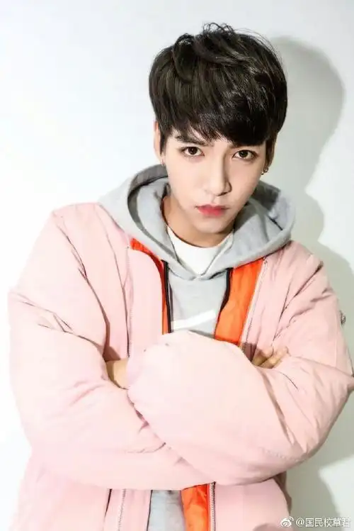 又帅又可爱的李炯柱