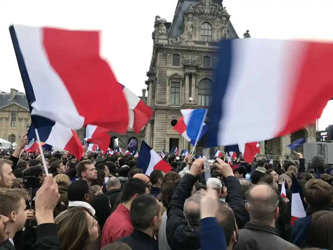 9%)赢得选举,成为法兰西