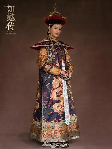 《如懿传》曝朝服版海报 曾一萱眼神犀利气势夺人